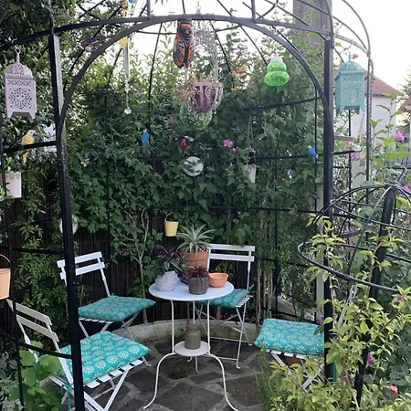 Privee Dans Maison Avec Jardin